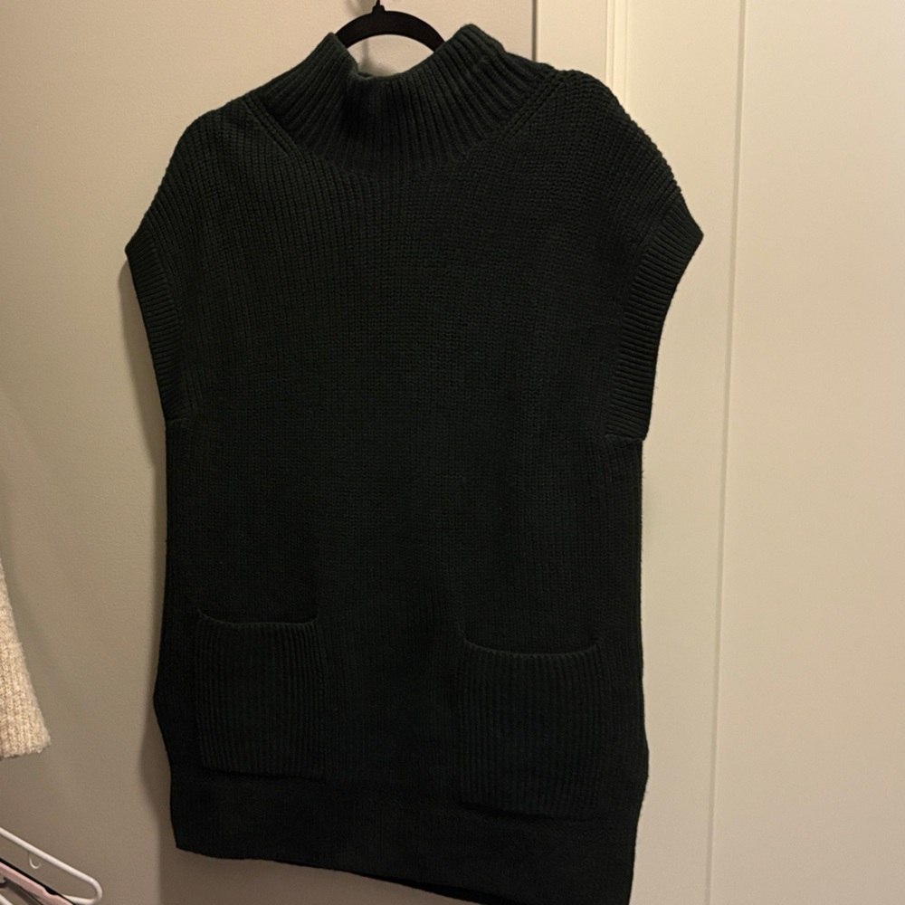 Banana Republic Dark Green Sweater Vest